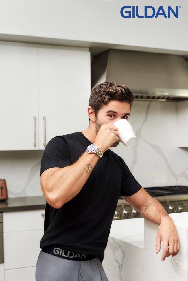 Professional commercial photographer near me on a client project, Local commercial photography session showcasing business products, High-quality images by a commercial photographer in the local area, Skilled photographer near me specializing in commercial shoots, Tailored commercial photography services for businesses nearby, Expert commercial photography capturing a company's brand essence, Commercial photographer near me working on advertising imagery, Local professional offering commercial photography for businesses, Creative and effective commercial photography by a nearby photographer, Engaging commercial photography services for local enterprises