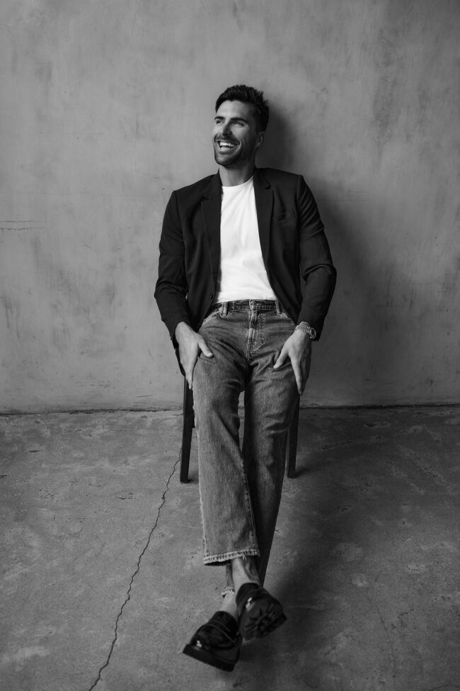 Dallas commercial photographer setting up for a product shoot, High-end fashion shoot by a commercial photographer in Dallas, Professional Dallas photographer capturing a corporate event, Creative imagery from a Dallas commercial photography session, Commercial photographer in Dallas working on a marketing campaign, Vibrant food photography by a Dallas commercial photographer, Architectural photography by a skilled commercial photographer in Dallas, Dallas commercial photographer shooting in a dynamic urban environment, Close-up product shots by a Dallas commercial photographer, Engaging and professional business photography in Dallas