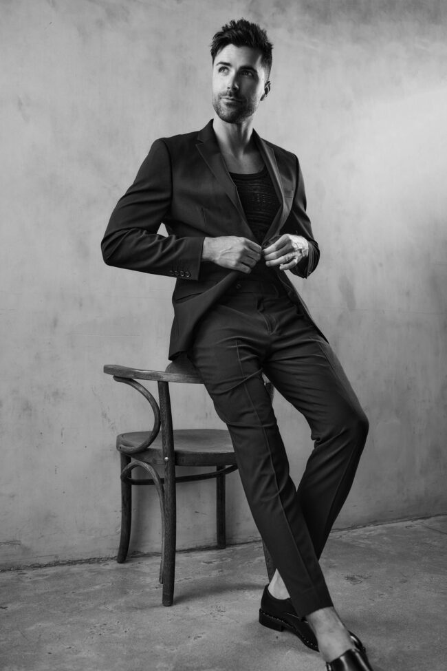 Ecommerce photographer in Los Angeles capturing high-quality product images, Detailed product photography by a Los Angeles ecommerce photographer, Professional ecommerce photographer setting up a shoot in LA, Creative ecommerce product shoot in a Los Angeles studio, Los Angeles ecommerce photographer focusing on fashion products, High-resolution images by an LA ecommerce photography specialist, Ecommerce photography in Los Angeles highlighting consumer goods, Stylish and appealing ecommerce photography in a Los Angeles studio, Expert ecommerce photographer shooting tech gadgets in LA, Vibrant ecommerce product photos taken in Los Angeles for online stores