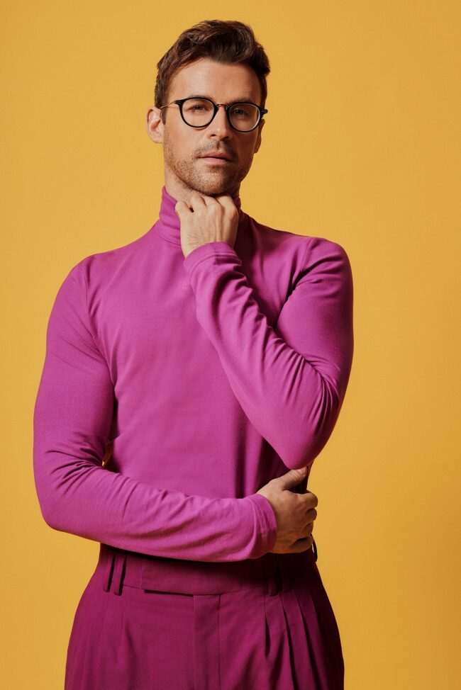 Model showcasing trendy sunglasses in an eyewear photography shoot, Lifestyle eyewear photography with a model in an urban setting, Fashionable eyewear campaign captured by a professional photographer, Model wearing designer glasses in a commercial eyewear photoshoot, Creative eyewear advertising photography featuring stylish models, High-fashion model posing with luxury eyewear, Eyewear photography emphasizing the elegance of optical fashion, Artistic shot of a model wearing chic eyeglasses, Close-up of model's face highlighting the eyewear in a lifestyle shoot, Dynamic eyewear photography for a modern advertising campaign