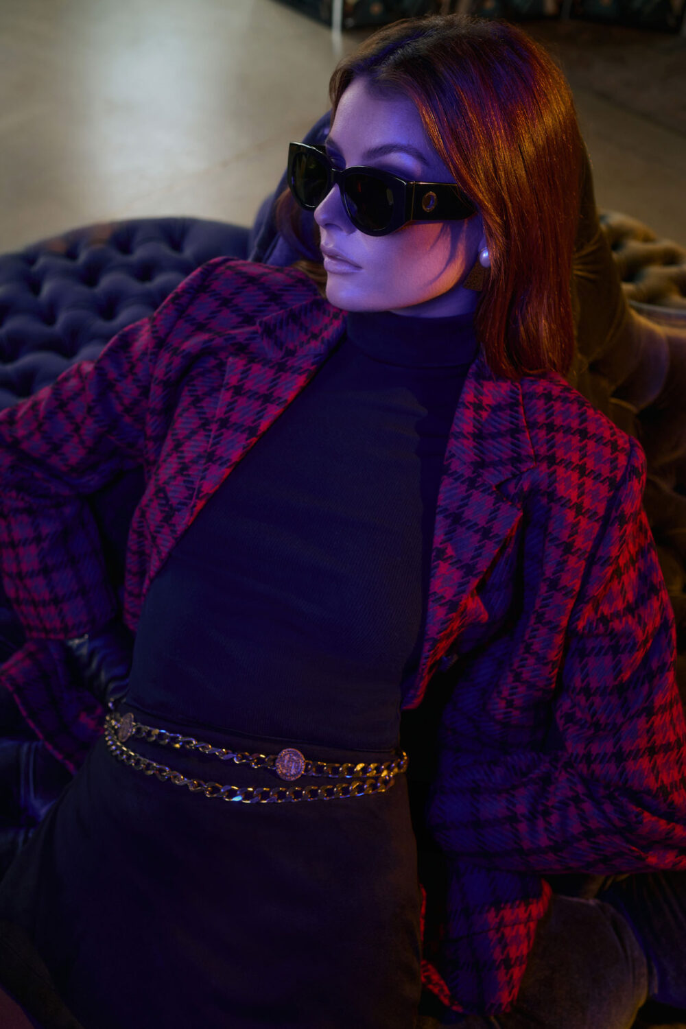 Model showcasing trendy sunglasses in an eyewear photography shoot, Lifestyle eyewear photography with a model in an urban setting, Fashionable eyewear campaign captured by a professional photographer, Model wearing designer glasses in a commercial eyewear photoshoot, Creative eyewear advertising photography featuring stylish models, High-fashion model posing with luxury eyewear, Eyewear photography emphasizing the elegance of optical fashion, Artistic shot of a model wearing chic eyeglasses, Close-up of model's face highlighting the eyewear in a lifestyle shoot, Dynamic eyewear photography for a modern advertising campaign