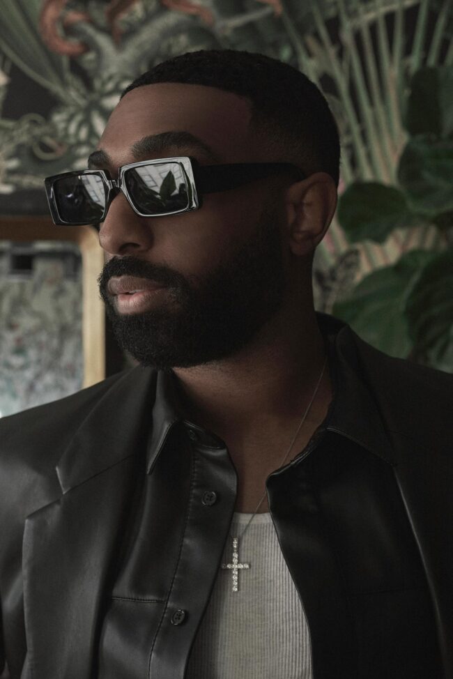 Model showcasing trendy sunglasses in an eyewear photography shoot, Lifestyle eyewear photography with a model in an urban setting, Fashionable eyewear campaign captured by a professional photographer, Model wearing designer glasses in a commercial eyewear photoshoot, Creative eyewear advertising photography featuring stylish models, High-fashion model posing with luxury eyewear, Eyewear photography emphasizing the elegance of optical fashion, Artistic shot of a model wearing chic eyeglasses, Close-up of model's face highlighting the eyewear in a lifestyle shoot, Dynamic eyewear photography for a modern advertising campaign