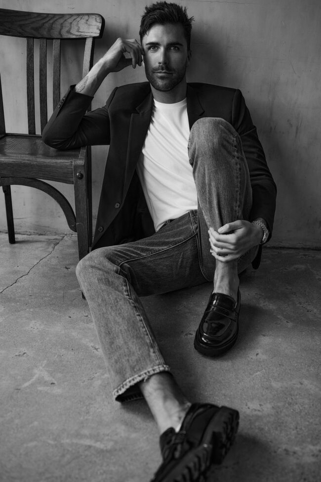 Los Angeles lifestyle photographer capturing a beachside moment, Candid shot by a lifestyle photographer in downtown LA, Vibrant Los Angeles lifestyle photography session in an urban setting, Lifestyle photographer in Los Angeles portraying a day in the city life, Authentic Los Angeles lifestyle photo capturing the city's dynamic culture, Sunset photoshoot with a Los Angeles lifestyle photographer, Stylish and contemporary lifestyle photography in Los Angeles, Los Angeles lifestyle photographer shooting at a trendy café, Capturing the laid-back vibe of LA with a lifestyle photographer, Los Angeles lifestyle photographer framing an outdoor adventure