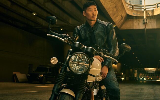 Los Angeles lifestyle photographer capturing a beachside moment, Candid shot by a lifestyle photographer in downtown LA, Vibrant Los Angeles lifestyle photography session in an urban setting, Lifestyle photographer in Los Angeles portraying a day in the city life, Authentic Los Angeles lifestyle photo capturing the city's dynamic culture, Sunset photoshoot with a Los Angeles lifestyle photographer, Stylish and contemporary lifestyle photography in Los Angeles, Los Angeles lifestyle photographer shooting at a trendy café, Capturing the laid-back vibe of LA with a lifestyle photographer, Los Angeles lifestyle photographer framing an outdoor adventure