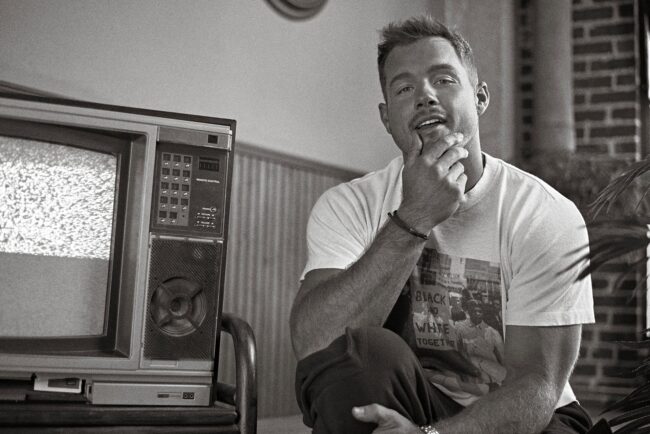 Model posing for a diverse modeling portfolio shoot, Professional photographer crafting a high-quality modeling portfolio, Aspiring model showcasing range in a dynamic modeling portfolio, Creative session for a fashion modeling portfolio, Versatile looks captured in a professional modeling portfolio, Developing a striking modeling portfolio for a new face in the industry, Tailored modeling portfolio shoot emphasizing individual style, Expressive and impactful images in a modeling portfolio, Building a comprehensive modeling portfolio for a rising talent, Artistic and bold photography for a standout modeling portfolio