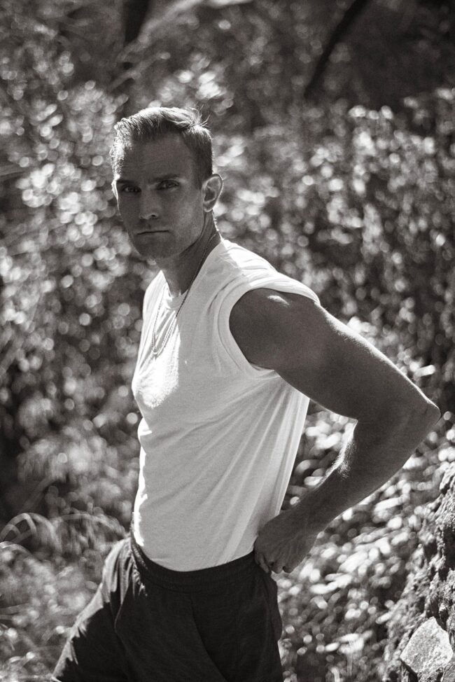 Model posing for a diverse modeling portfolio shoot, Professional photographer crafting a high-quality modeling portfolio, Aspiring model showcasing range in a dynamic modeling portfolio, Creative session for a fashion modeling portfolio, Versatile looks captured in a professional modeling portfolio, Developing a striking modeling portfolio for a new face in the industry, Tailored modeling portfolio shoot emphasizing individual style, Expressive and impactful images in a modeling portfolio, Building a comprehensive modeling portfolio for a rising talent, Artistic and bold photography for a standout modeling portfolio