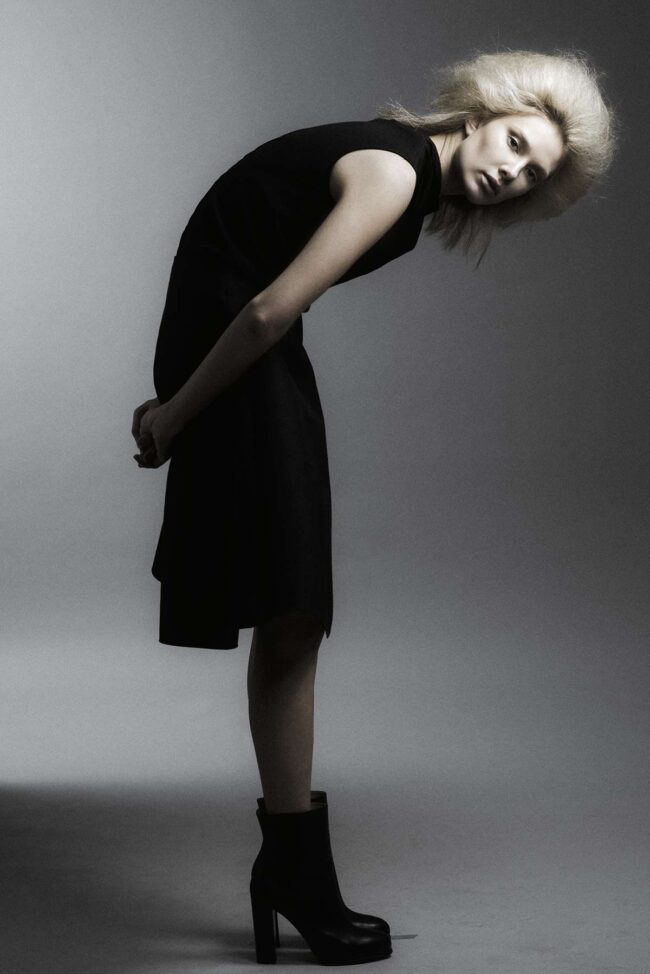 Model posing for a diverse modeling portfolio shoot, Professional photographer crafting a high-quality modeling portfolio, Aspiring model showcasing range in a dynamic modeling portfolio, Creative session for a fashion modeling portfolio, Versatile looks captured in a professional modeling portfolio, Developing a striking modeling portfolio for a new face in the industry, Tailored modeling portfolio shoot emphasizing individual style, Expressive and impactful images in a modeling portfolio, Building a comprehensive modeling portfolio for a rising talent, Artistic and bold photography for a standout modeling portfolio