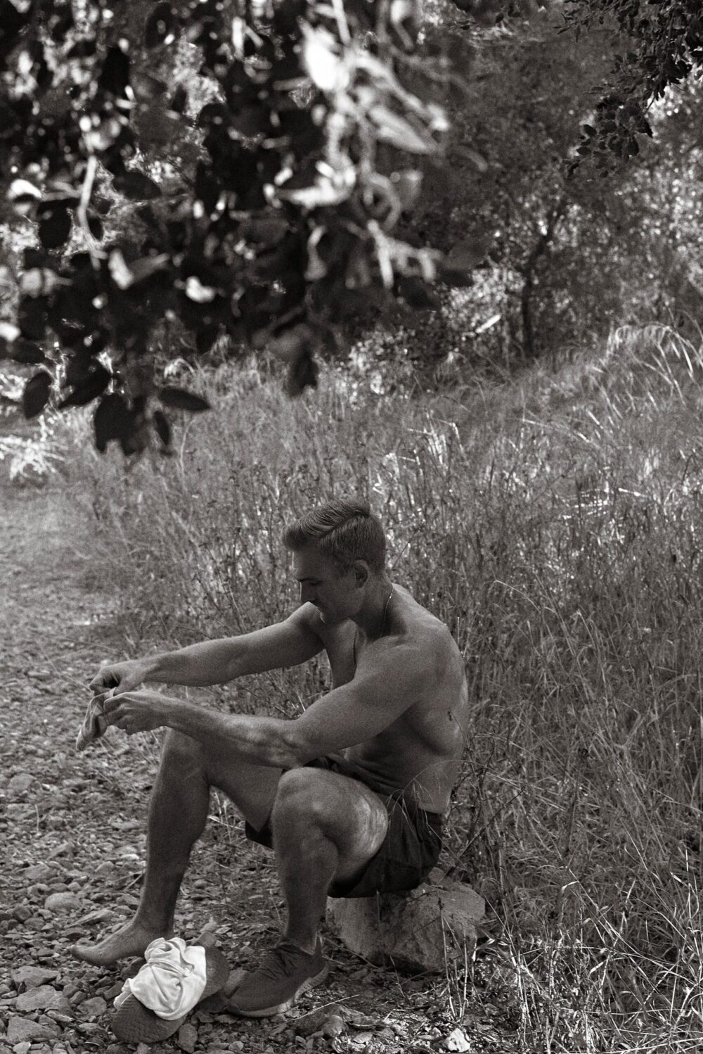 Professional pharmaceutical photography in a Los Angeles lab, Close-up of medication captured through pharmaceutical photography in Los Angeles, High-tech pharmaceutical photography showcasing medical advancements in LA, Detailed product shot by a Los Angeles pharmaceutical photographer, Pharmaceutical photography in Los Angeles depicting modern healthcare solutions, Precision-driven pharmaceutical photography in a Los Angeles facility, Los Angeles photographer capturing the essence of pharmaceutical research, Innovative pharmaceutical products photographed in a Los Angeles studio, Clean and crisp pharmaceutical photography in a Los Angeles lab setting, Pharmaceutical photography in Los Angeles focusing on industry breakthroughs