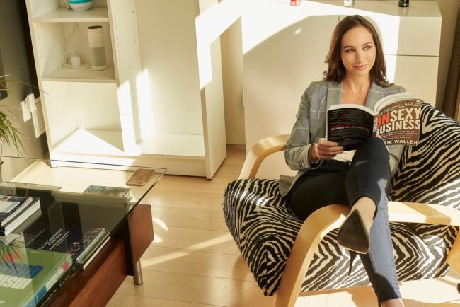 Professional pharmaceutical photography in a Los Angeles lab, Close-up of medication captured through pharmaceutical photography in Los Angeles, High-tech pharmaceutical photography showcasing medical advancements in LA, Detailed product shot by a Los Angeles pharmaceutical photographer, Pharmaceutical photography in Los Angeles depicting modern healthcare solutions, Precision-driven pharmaceutical photography in a Los Angeles facility, Los Angeles photographer capturing the essence of pharmaceutical research, Innovative pharmaceutical products photographed in a Los Angeles studio, Clean and crisp pharmaceutical photography in a Los Angeles lab setting, Pharmaceutical photography in Los Angeles focusing on industry breakthroughs