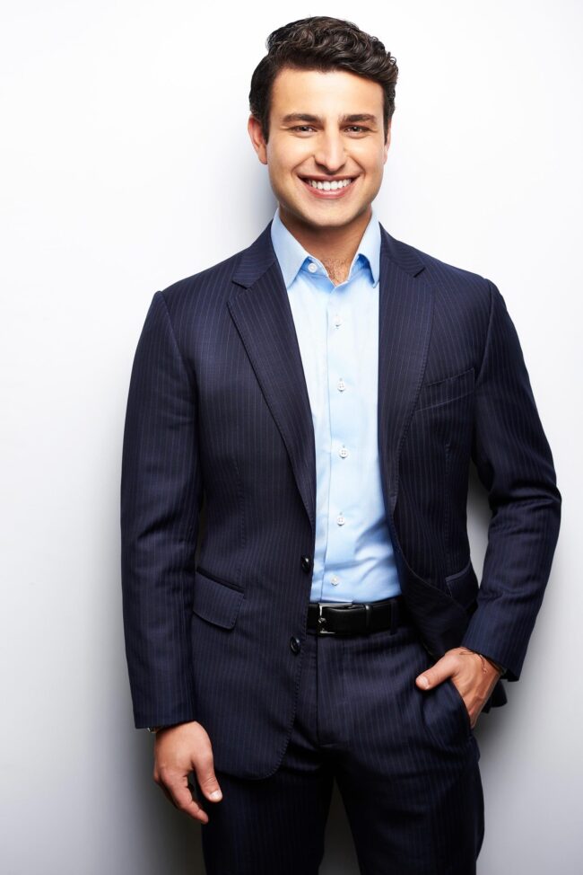 Professional pharmaceutical photography in a Los Angeles lab, Close-up of medication captured through pharmaceutical photography in Los Angeles, High-tech pharmaceutical photography showcasing medical advancements in LA, Detailed product shot by a Los Angeles pharmaceutical photographer, Pharmaceutical photography in Los Angeles depicting modern healthcare solutions, Precision-driven pharmaceutical photography in a Los Angeles facility, Los Angeles photographer capturing the essence of pharmaceutical research, Innovative pharmaceutical products photographed in a Los Angeles studio, Clean and crisp pharmaceutical photography in a Los Angeles lab setting, Pharmaceutical photography in Los Angeles focusing on industry breakthroughs